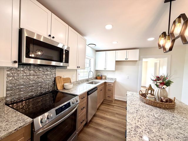 200 Cable St, Headland, AL 36345