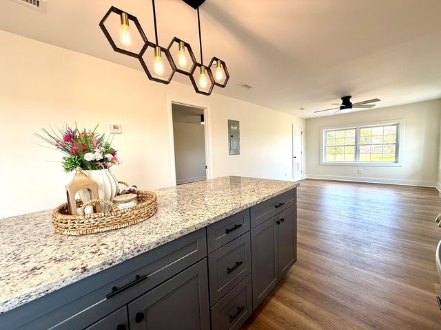 200 Cable St, Headland, AL 36345