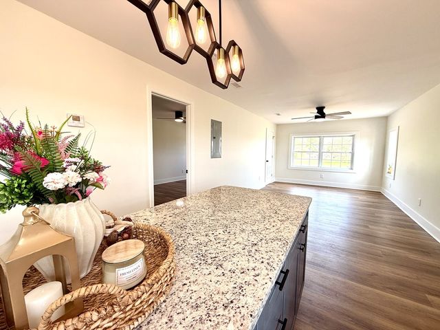 200 Cable St, Headland, AL 36345