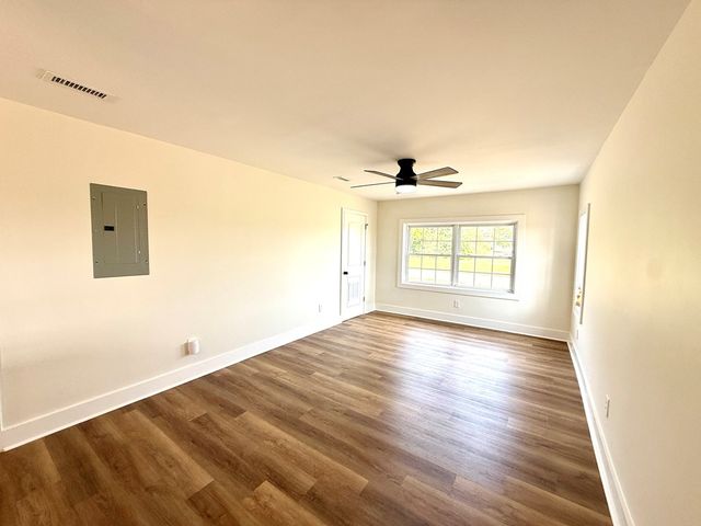 200 Cable St, Headland, AL 36345