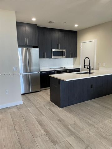 55 SW 9th St 4304, Miami, FL 33130