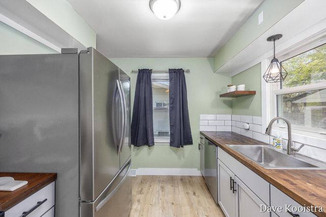 1704 Kentfield Street SW, Wyoming, MI 49519