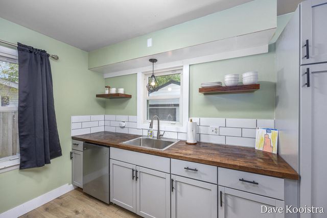 1704 Kentfield Street SW, Wyoming, MI 49519
