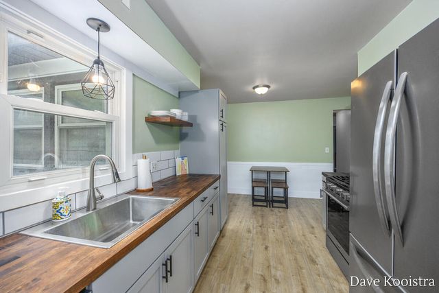 1704 Kentfield Street SW, Wyoming, MI 49519