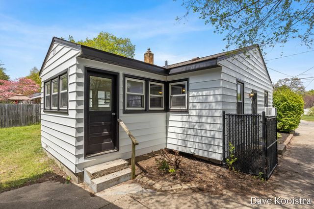 1704 Kentfield Street SW, Wyoming, MI 49519