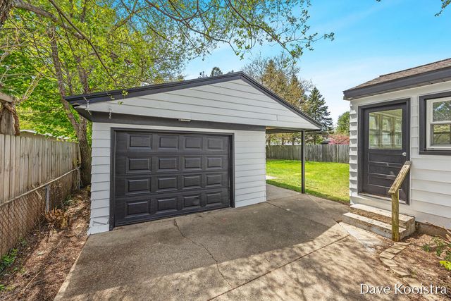 1704 Kentfield Street SW, Wyoming, MI 49519