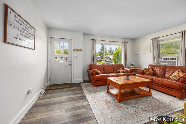 1704 Kentfield Street SW, Wyoming, MI 49519