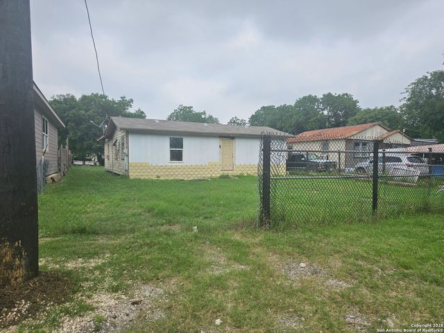 907 Hough, Adkins, TX 78101