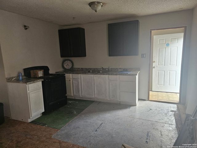 907 Hough, Adkins, TX 78101