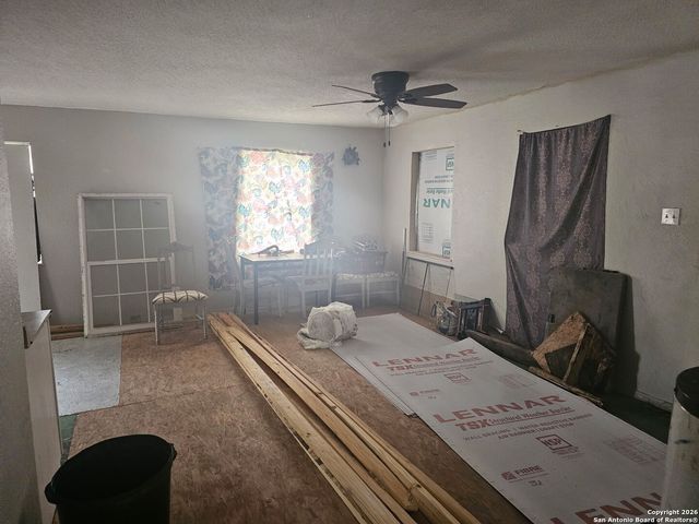 907 Hough, Adkins, TX 78101