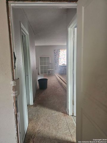 907 Hough, Adkins, TX 78101