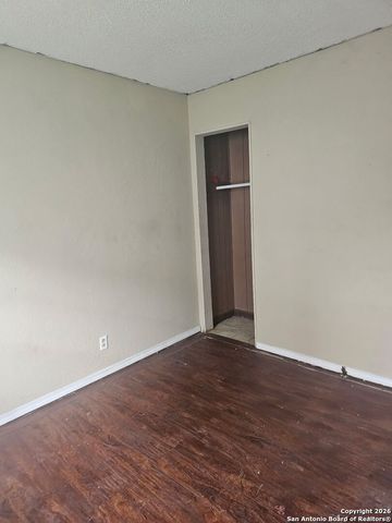 907 Hough, Adkins, TX 78101