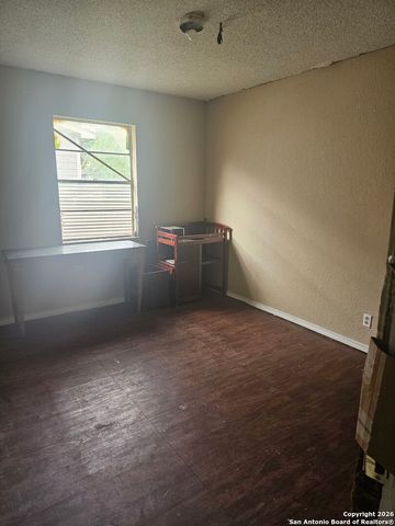 907 Hough, Adkins, TX 78101