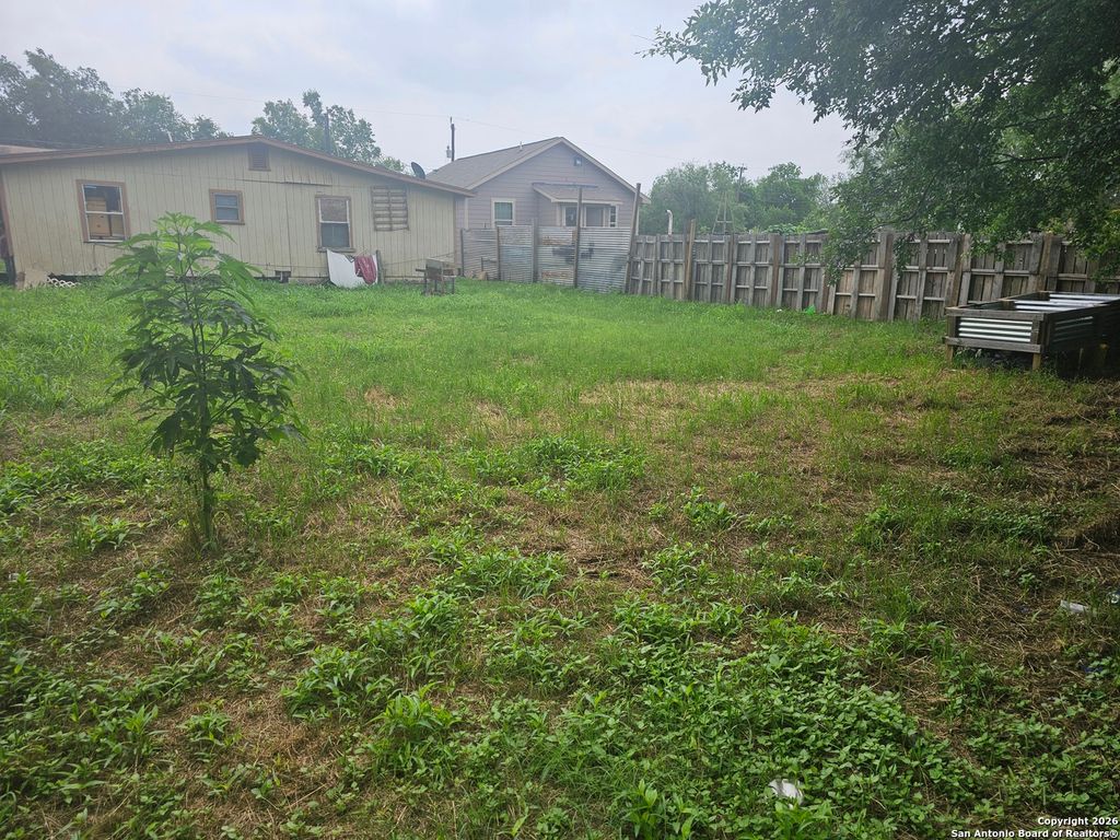 907 Hough, Adkins, TX 78101