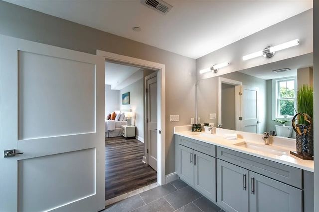 2 Broadway TWO-BED, Lynnfield, MA 01940