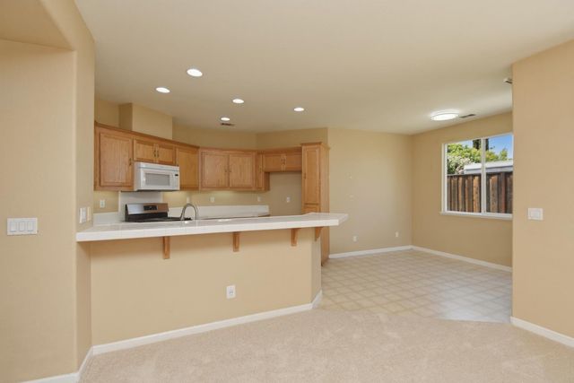 2093 Golden Gate Dr, Tracy, CA 95377