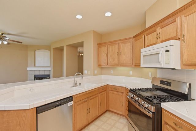 2093 Golden Gate Dr, Tracy, CA 95377