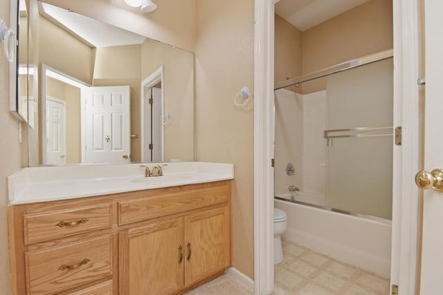 2093 Golden Gate Dr, Tracy, CA 95377