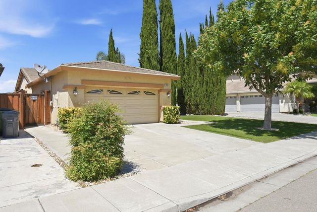 2093 Golden Gate Dr, Tracy, CA 95377