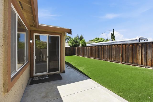 2093 Golden Gate Dr, Tracy, CA 95377