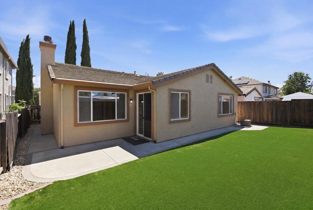 2093 Golden Gate Dr, Tracy, CA 95377