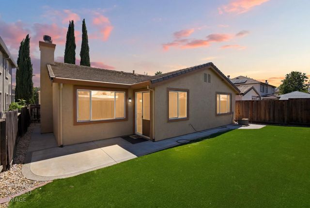 2093 Golden Gate Dr, Tracy, CA 95377