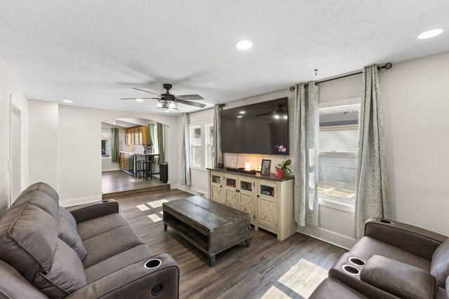 1219 E 32nd Street, Des Moines, IA 50317