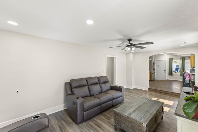 1219 E 32nd Street, Des Moines, IA 50317