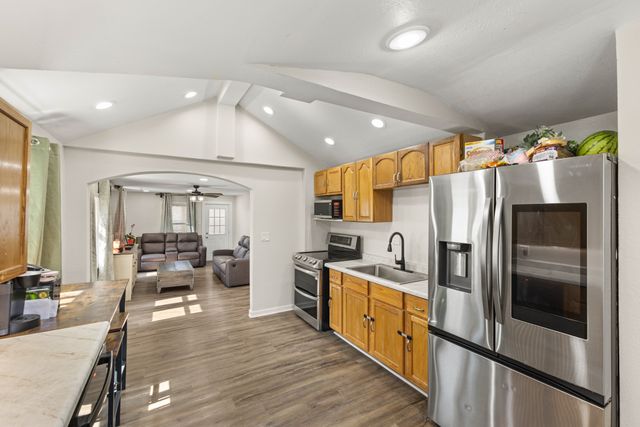 1219 E 32nd Street, Des Moines, IA 50317