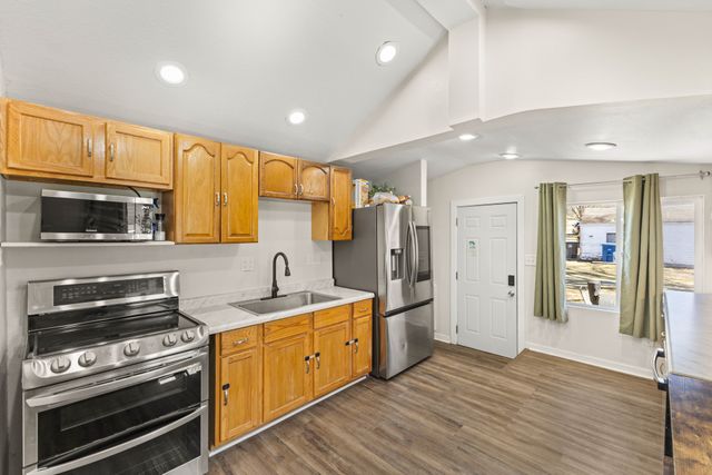 1219 E 32nd Street, Des Moines, IA 50317