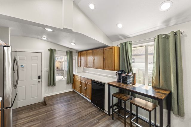 1219 E 32nd Street, Des Moines, IA 50317