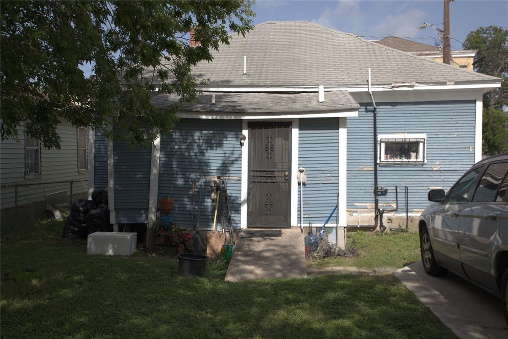 622 S Hackberry Street, San Antonio, TX 78203