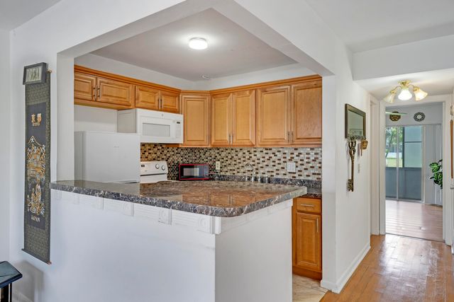 120 Windsor F F, West Palm Beach, FL 33417