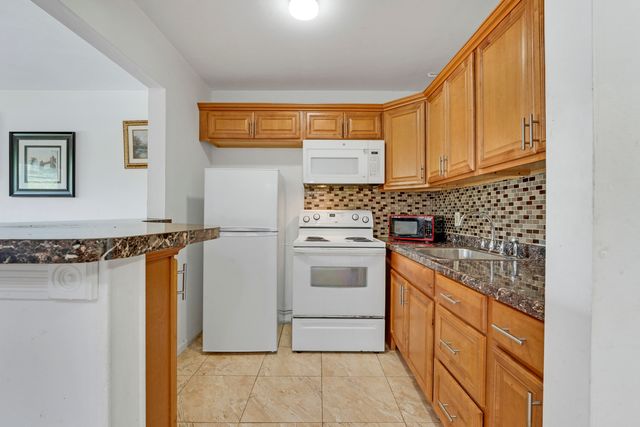 120 Windsor F F, West Palm Beach, FL 33417