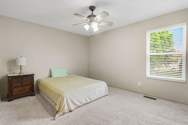 7872 Fairfax Loop Drive, Blacklick, OH 43004