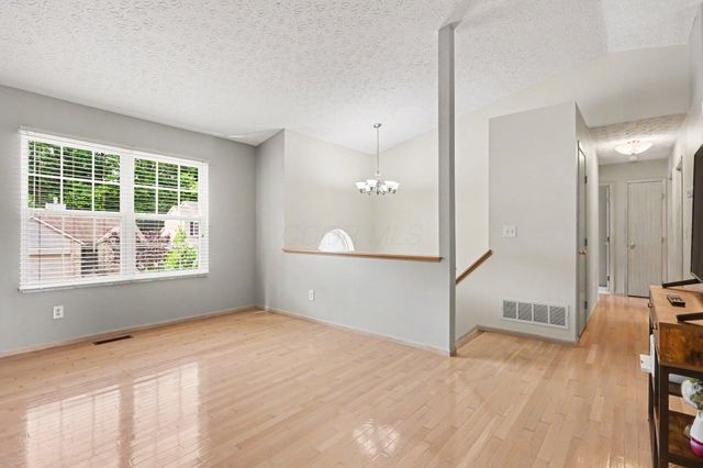 7872 Fairfax Loop Drive, Blacklick, OH 43004