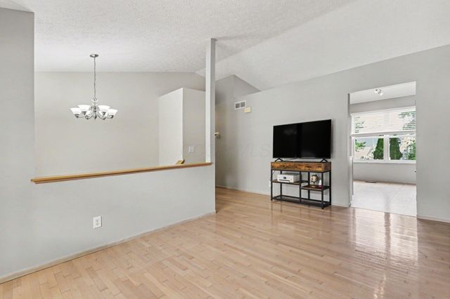 7872 Fairfax Loop Drive, Blacklick, OH 43004