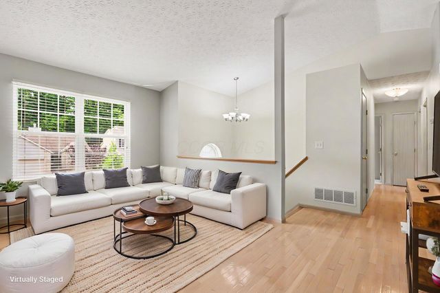 7872 Fairfax Loop Drive, Blacklick, OH 43004