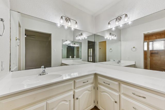 503 Hackberry ST, Lockhart, TX 78644