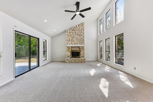 503 Hackberry ST, Lockhart, TX 78644