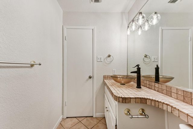 503 Hackberry ST, Lockhart, TX 78644