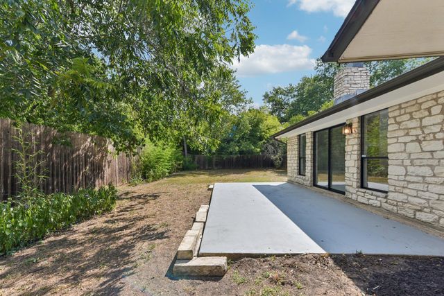 503 Hackberry ST, Lockhart, TX 78644