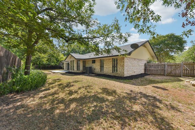 503 Hackberry ST, Lockhart, TX 78644