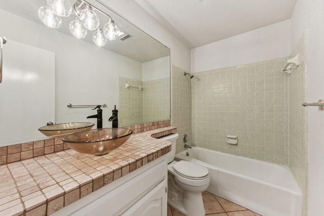 503 Hackberry ST, Lockhart, TX 78644