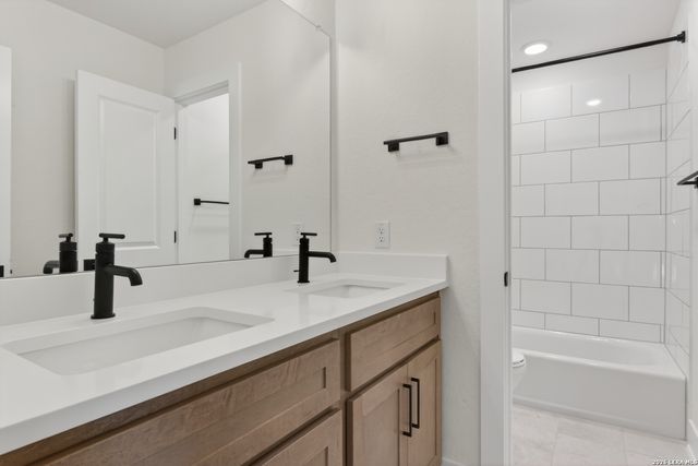 127 Megan's Point, Castroville, TX 78009
