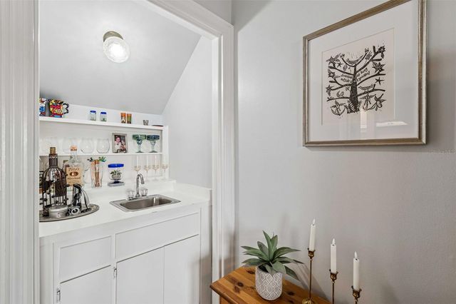 2417 W JETTON AVENUE, Tampa, FL 33629