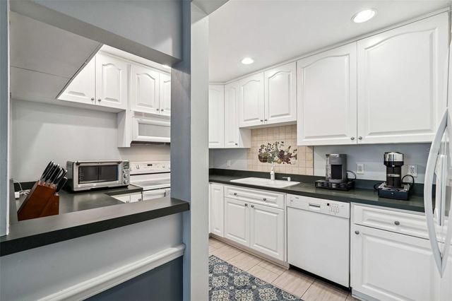 2417 W JETTON AVENUE, Tampa, FL 33629