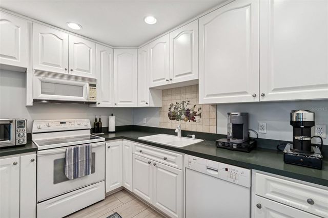 2417 W JETTON AVENUE, Tampa, FL 33629