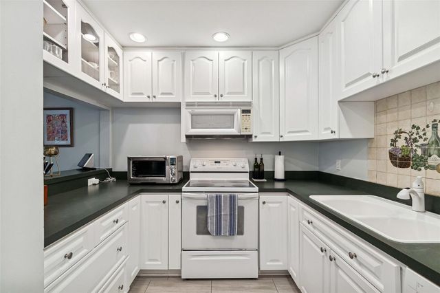 2417 W JETTON AVENUE, Tampa, FL 33629