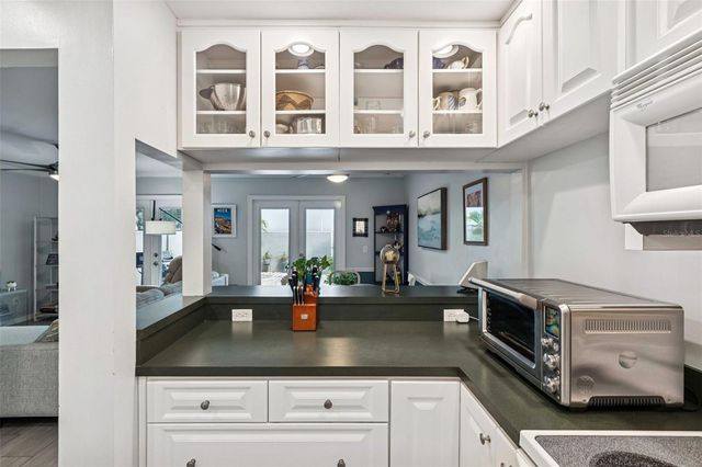 2417 W JETTON AVENUE, Tampa, FL 33629